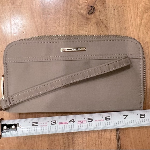 NWOT Travelon RFID Wristlet Wallet - Picture 11 of 11